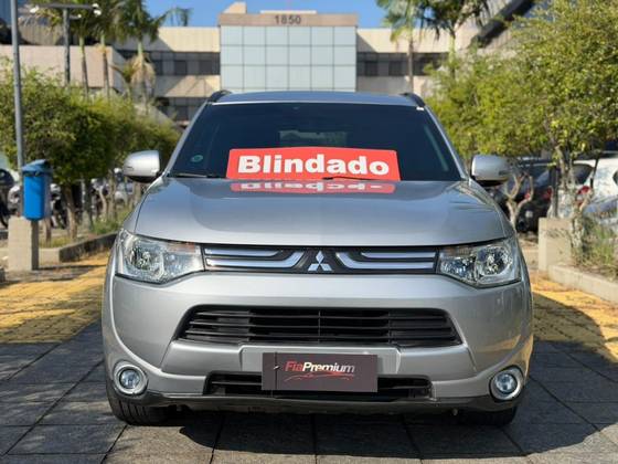 MITSUBISHI OUTLANDER 3.0 GT 4X4 V6 24V GASOLINA 4P AUTOMÁTICO MITSUBISHI OUTLANDER 3.0 GT 4X4 V6 24V GASOLINA 4P AUTOMÁTICO